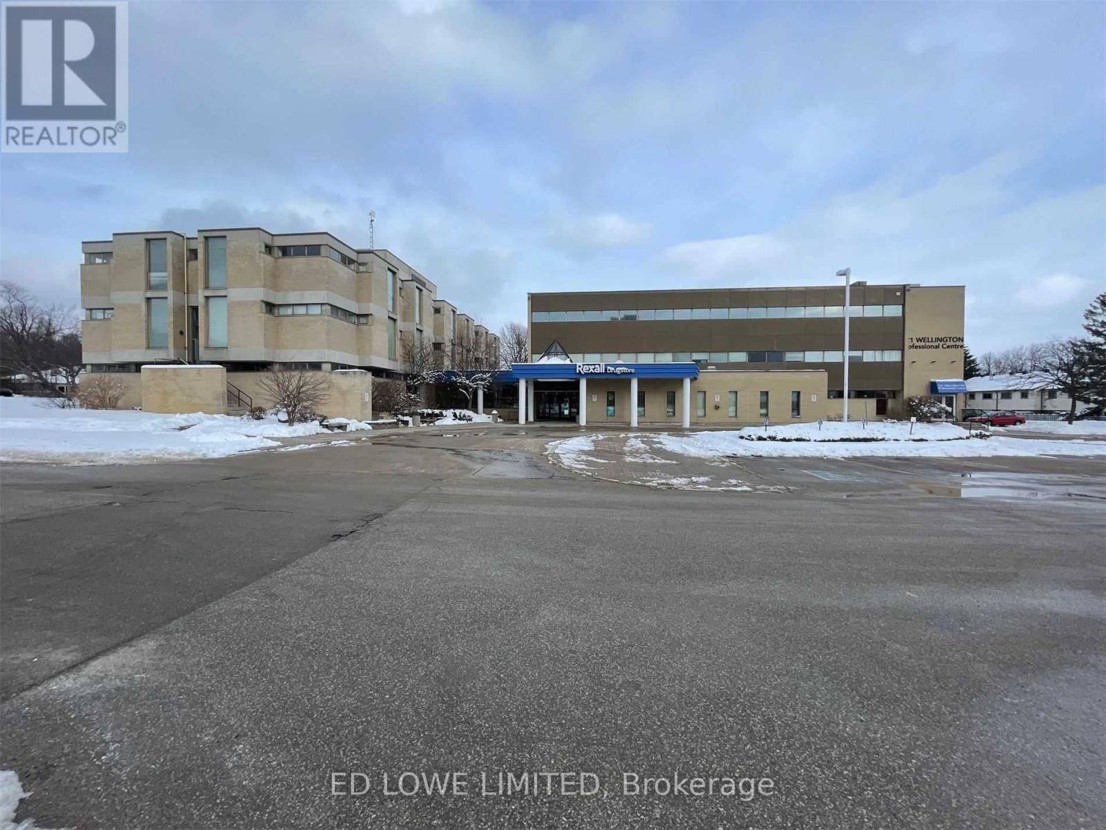 Barrie (queen's Park), ON L4N1L2,121 Wellington ST West #200