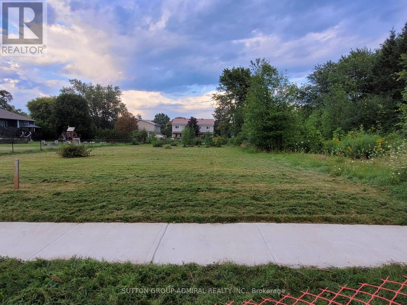 Clearview (stayner), ON L0M1S0,210 SUTHERLAND STREET S