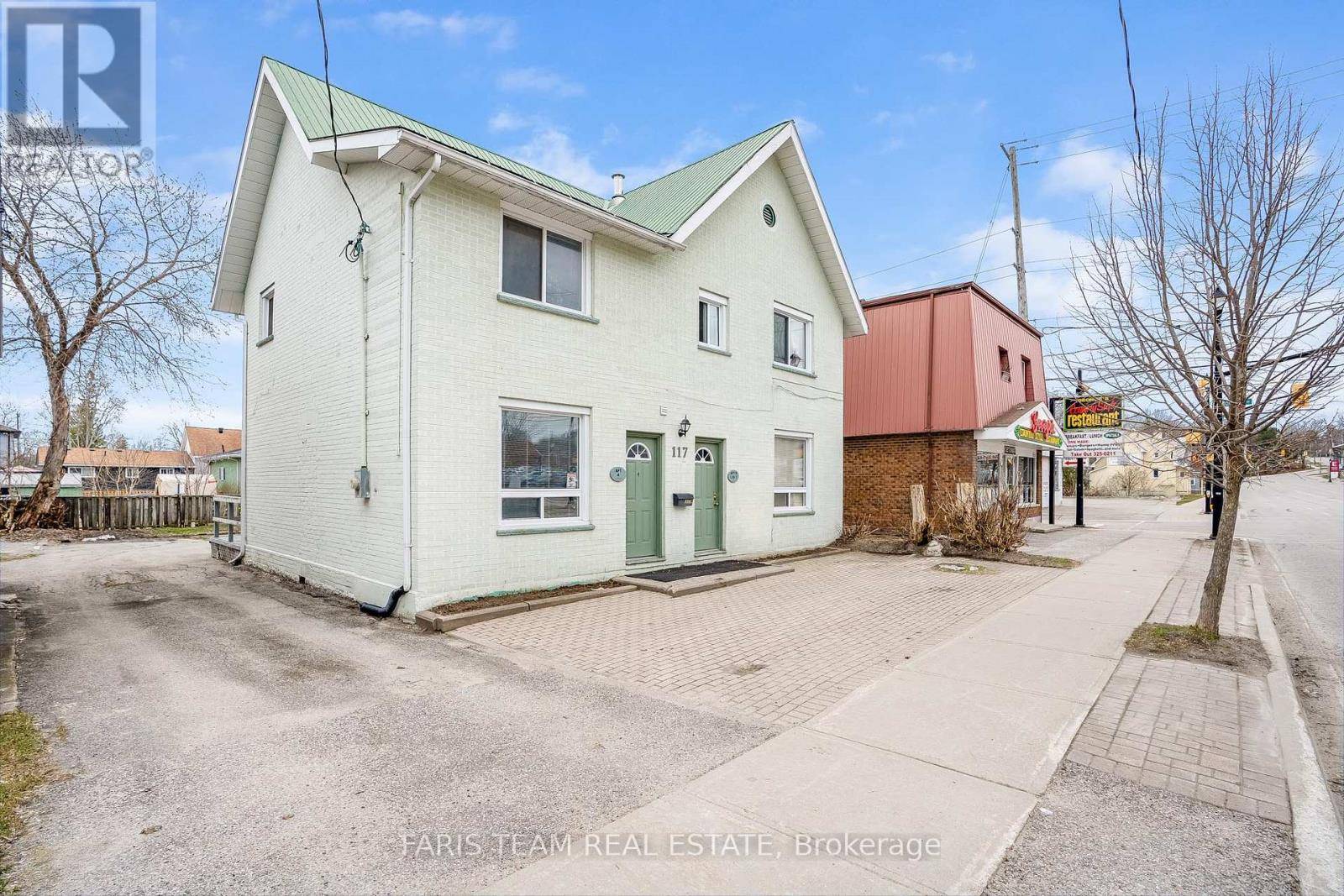 Orillia, ON L3V2Y8,117 COLBORNE STREET W