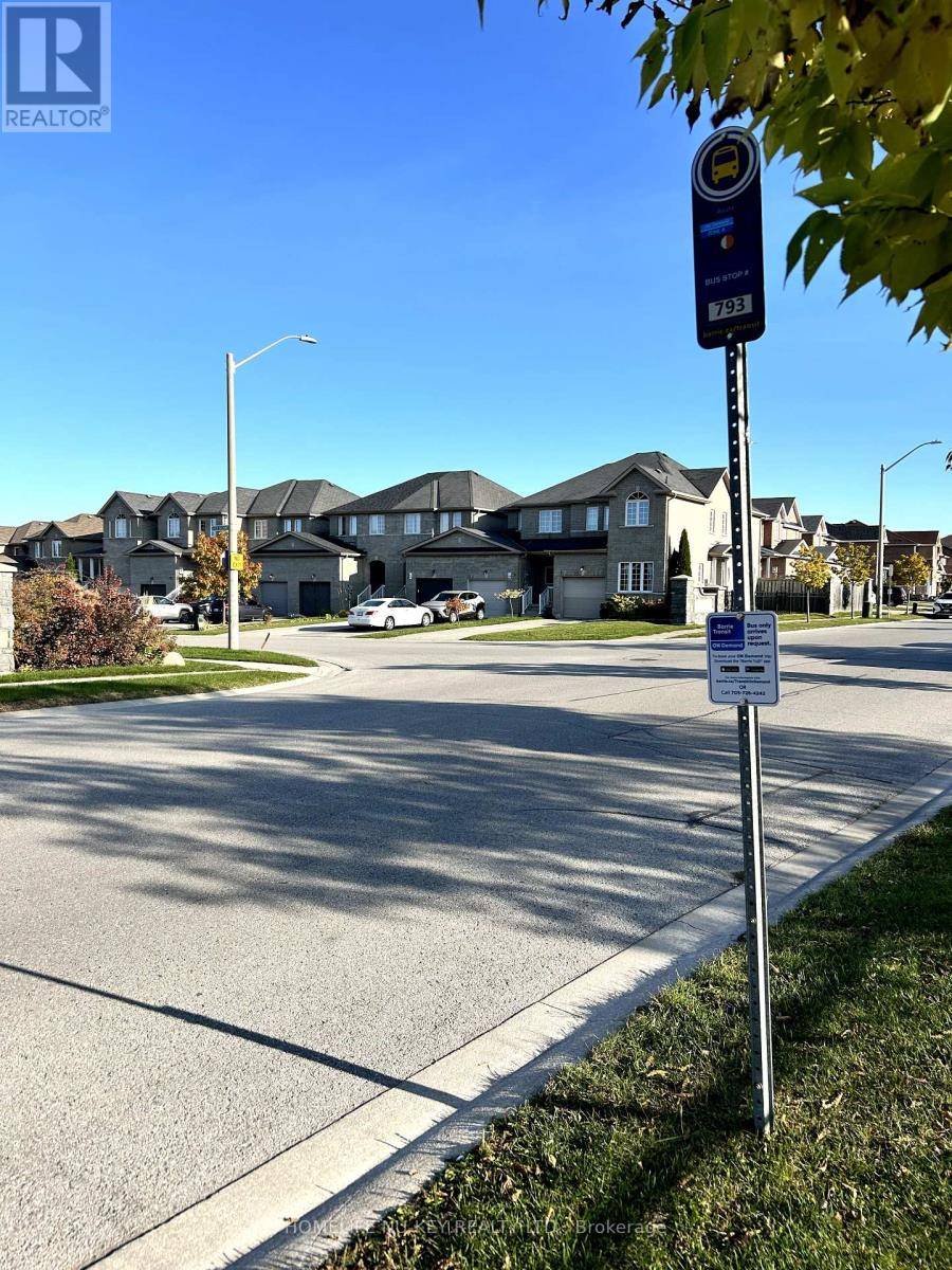 Barrie (east Bayfield), ON L4M0C6,7 ARCH BROWN COURT