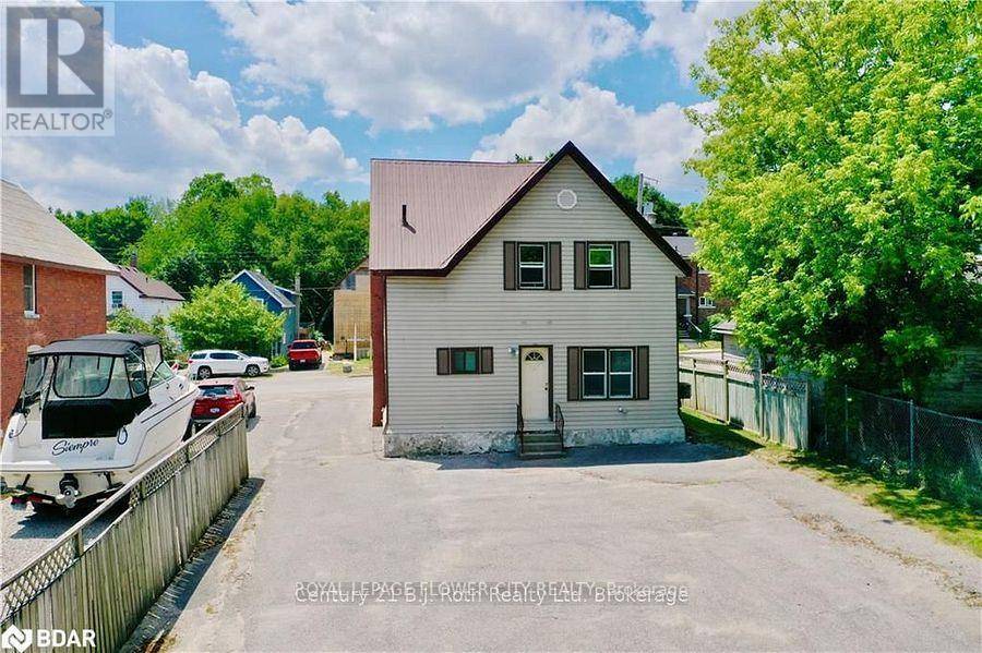 Orillia, ON L3V4M8,112 LACLIE STREET