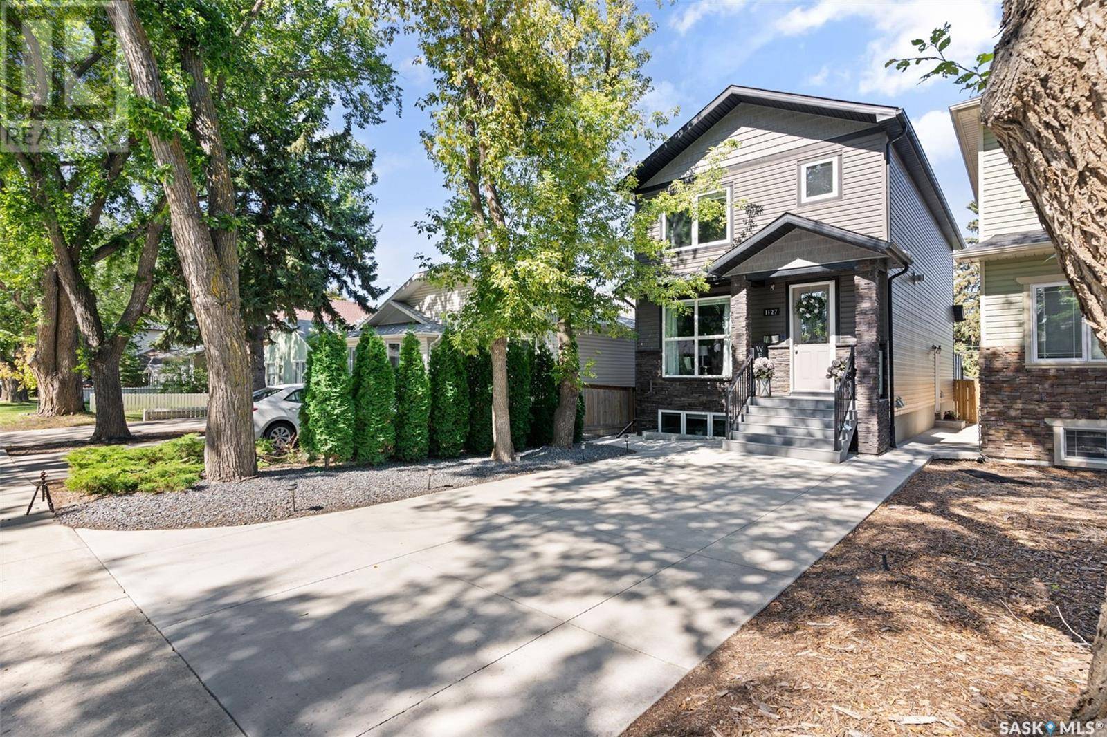 Saskatoon, SK S7H0Y9,1127 7th STREET E
