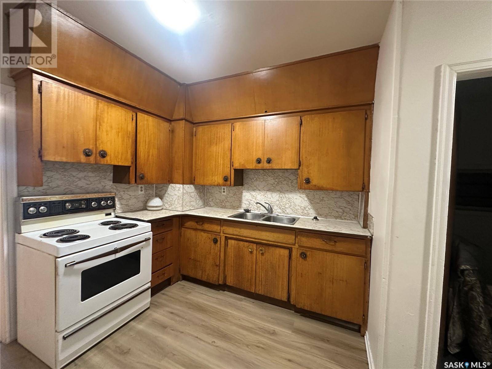 Regina, SK S4T4J4,1337 Wascana STREET