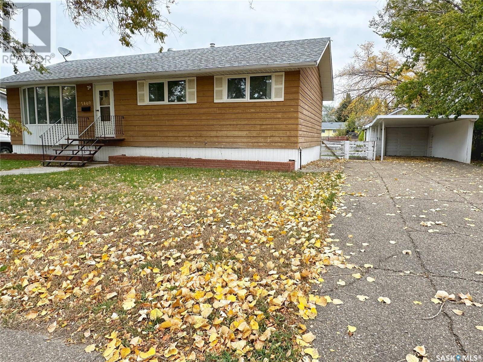 Gull Lake, SK S0N1A0,7469 Lake AVENUE
