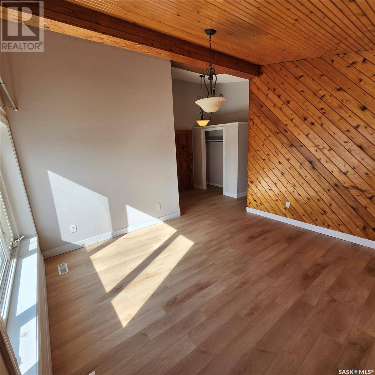 Saskatoon, SK S7M2V2,714-716 Weldon AVENUE