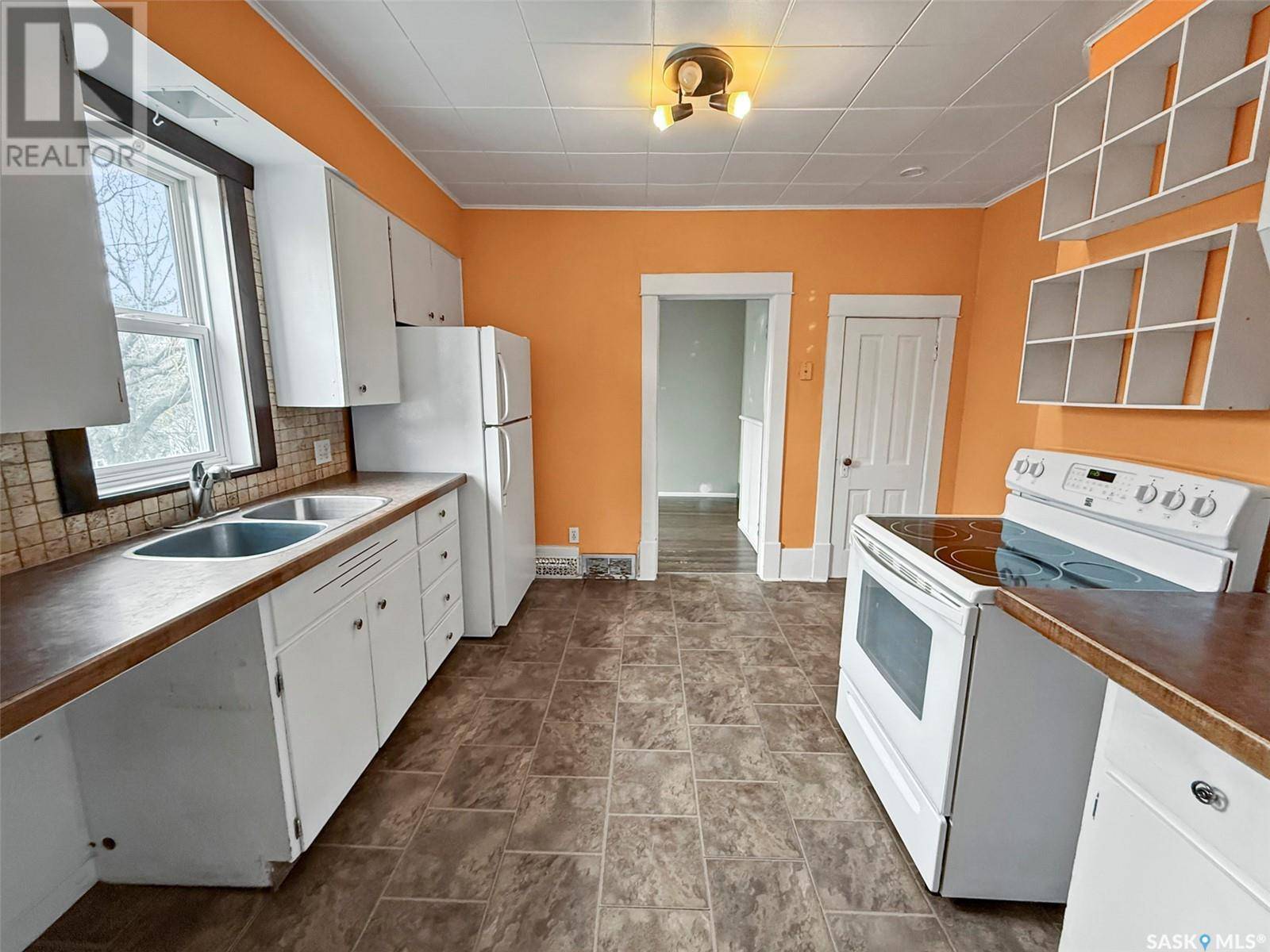 Swift Current, SK S9H2L9,121 6th AVENUE NE