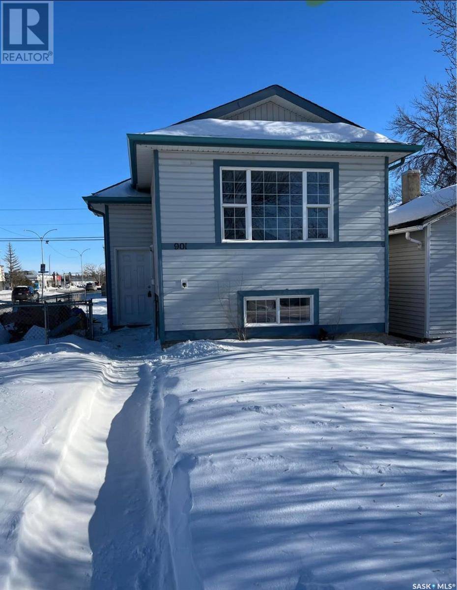 Regina, SK S4T2B5,901 Rae STREET