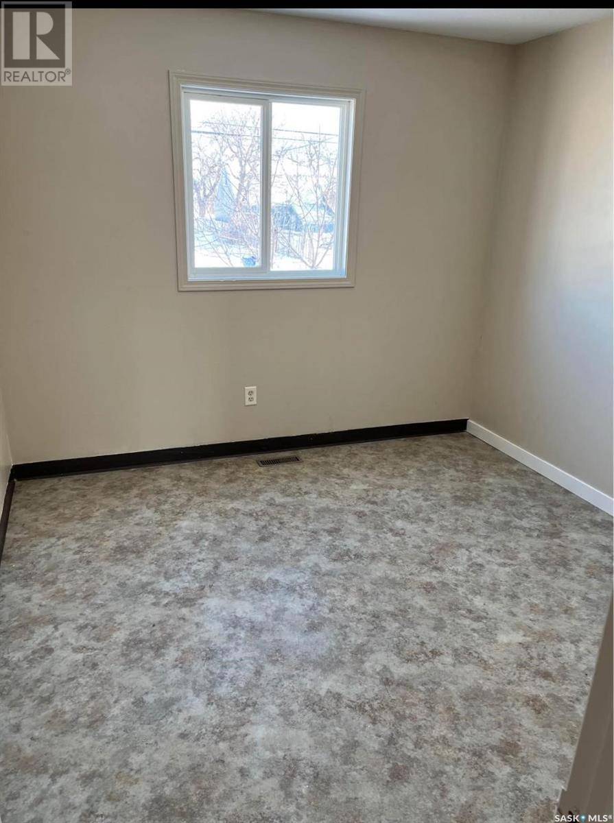Regina, SK S4T2B5,901 Rae STREET
