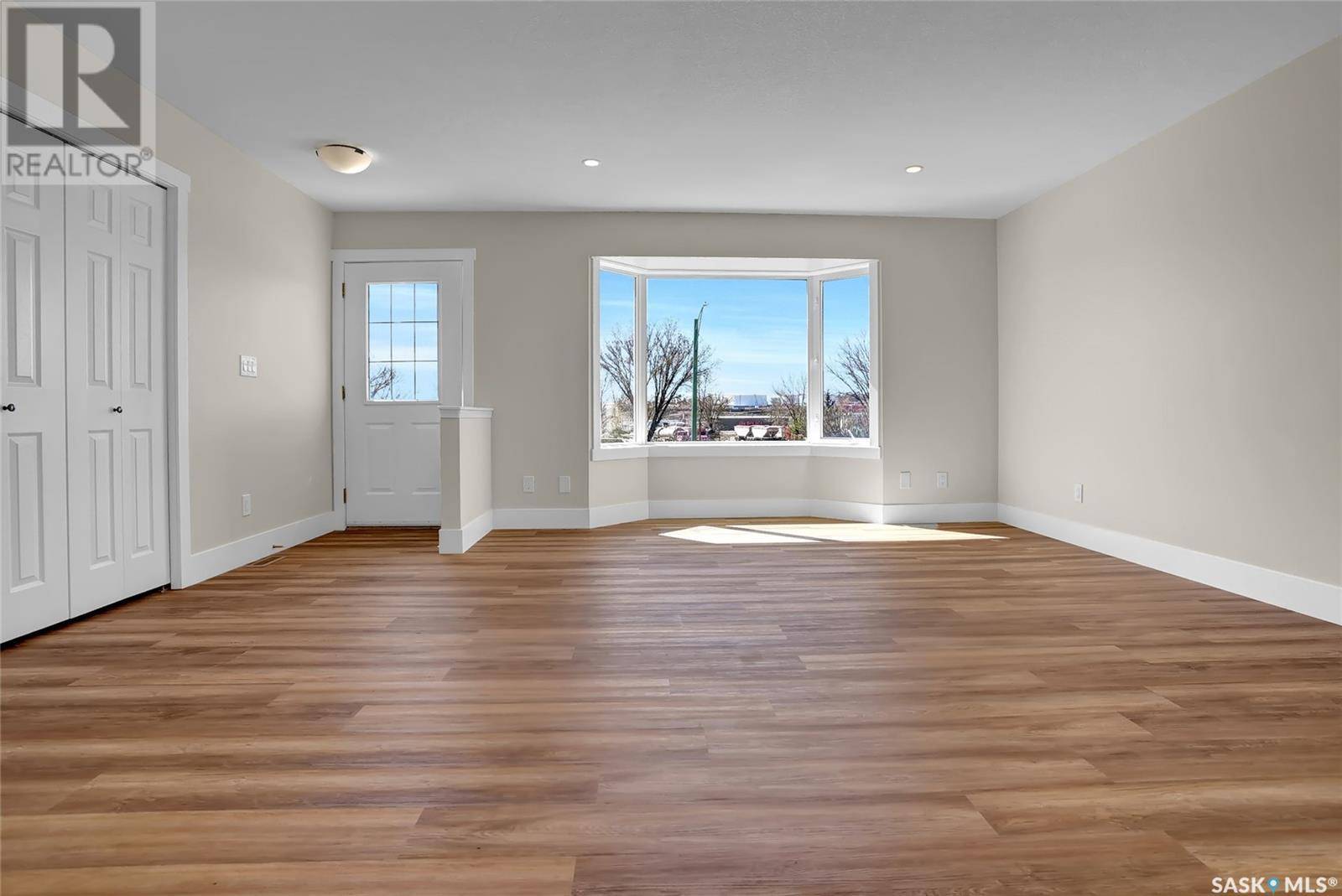 Moose Jaw, SK S6H0G5,918 Fairford STREET E