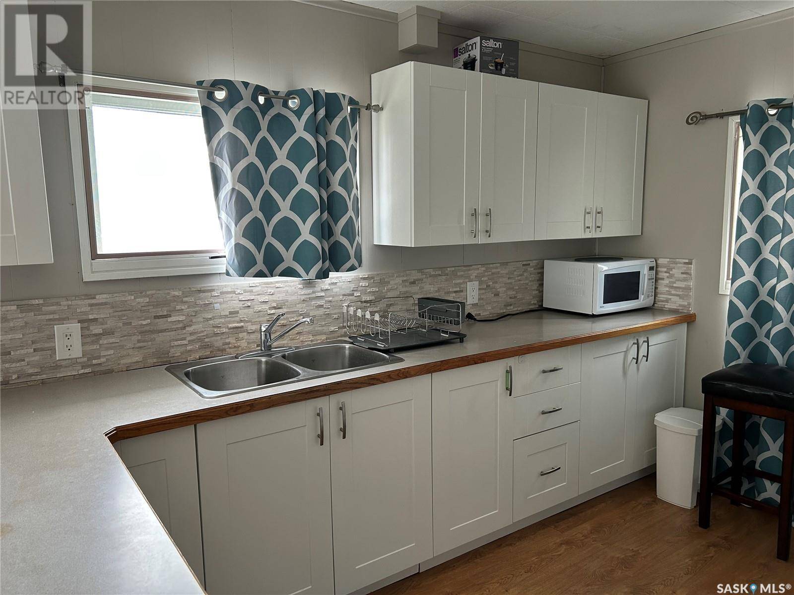 Regina Beach, SK S0G4C0,602 16th STREET E