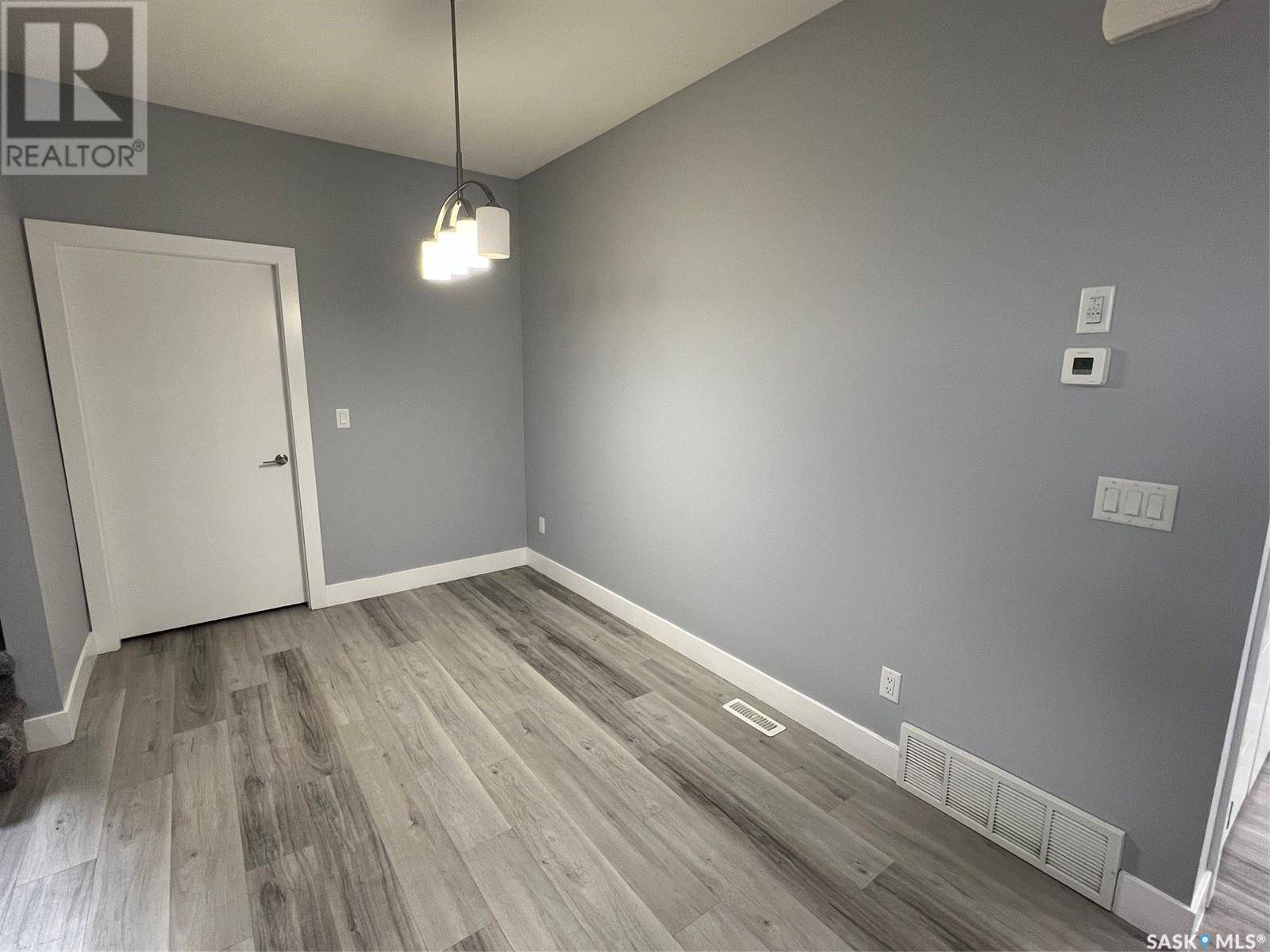 Regina, SK S4W0P2,5703 Glide CRESCENT