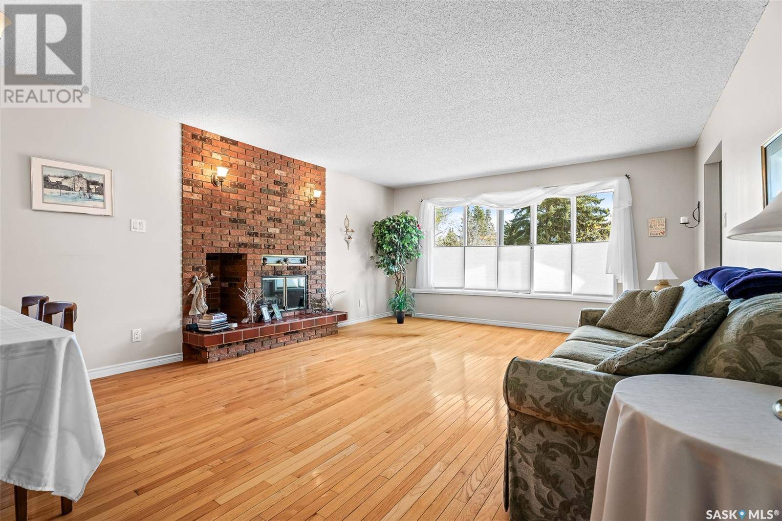 Moose Jaw, SK S6H3G4,1304 Queen CRESCENT