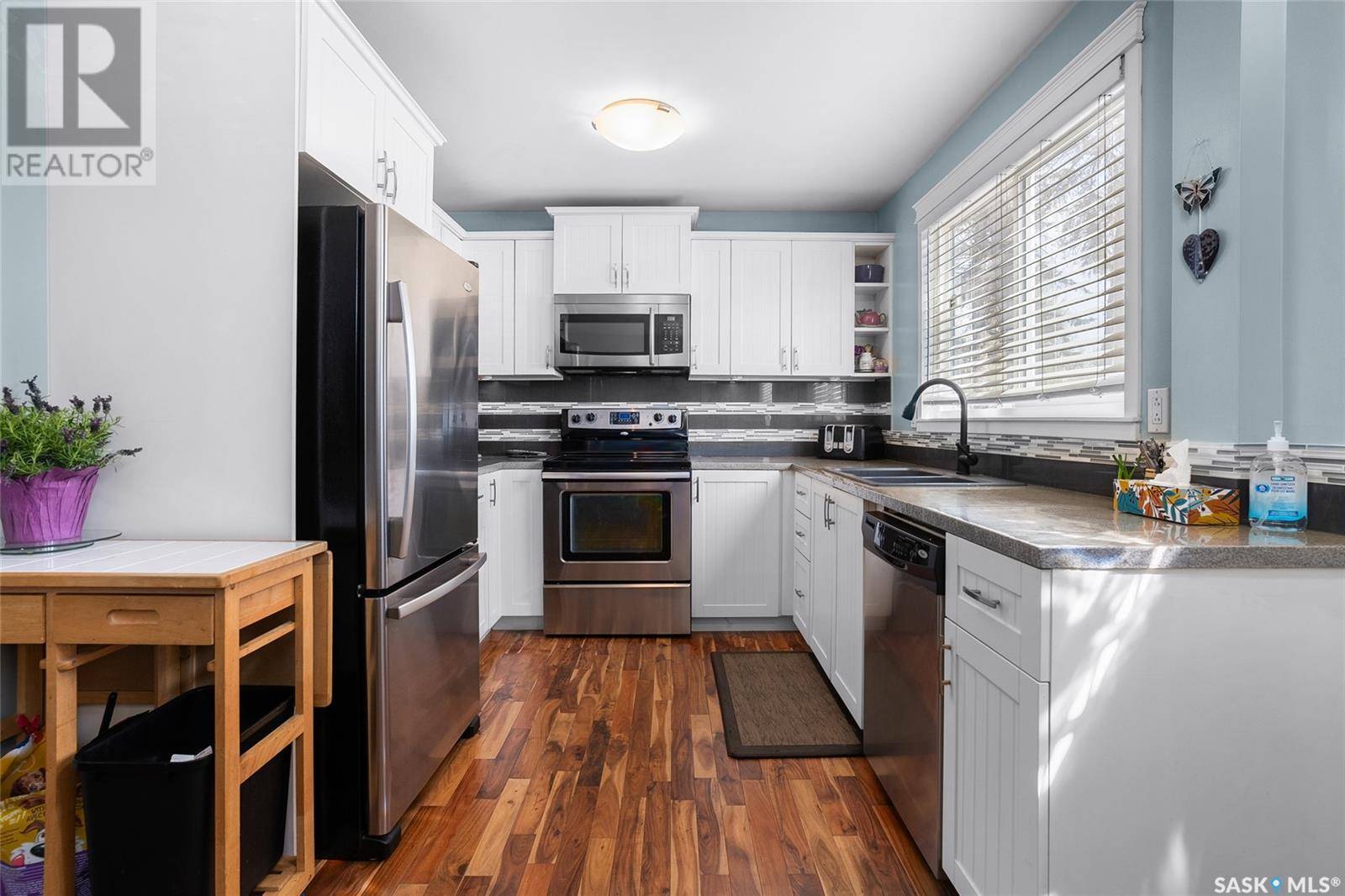 Saskatoon, SK S7L4B3,90 Ross CRESCENT