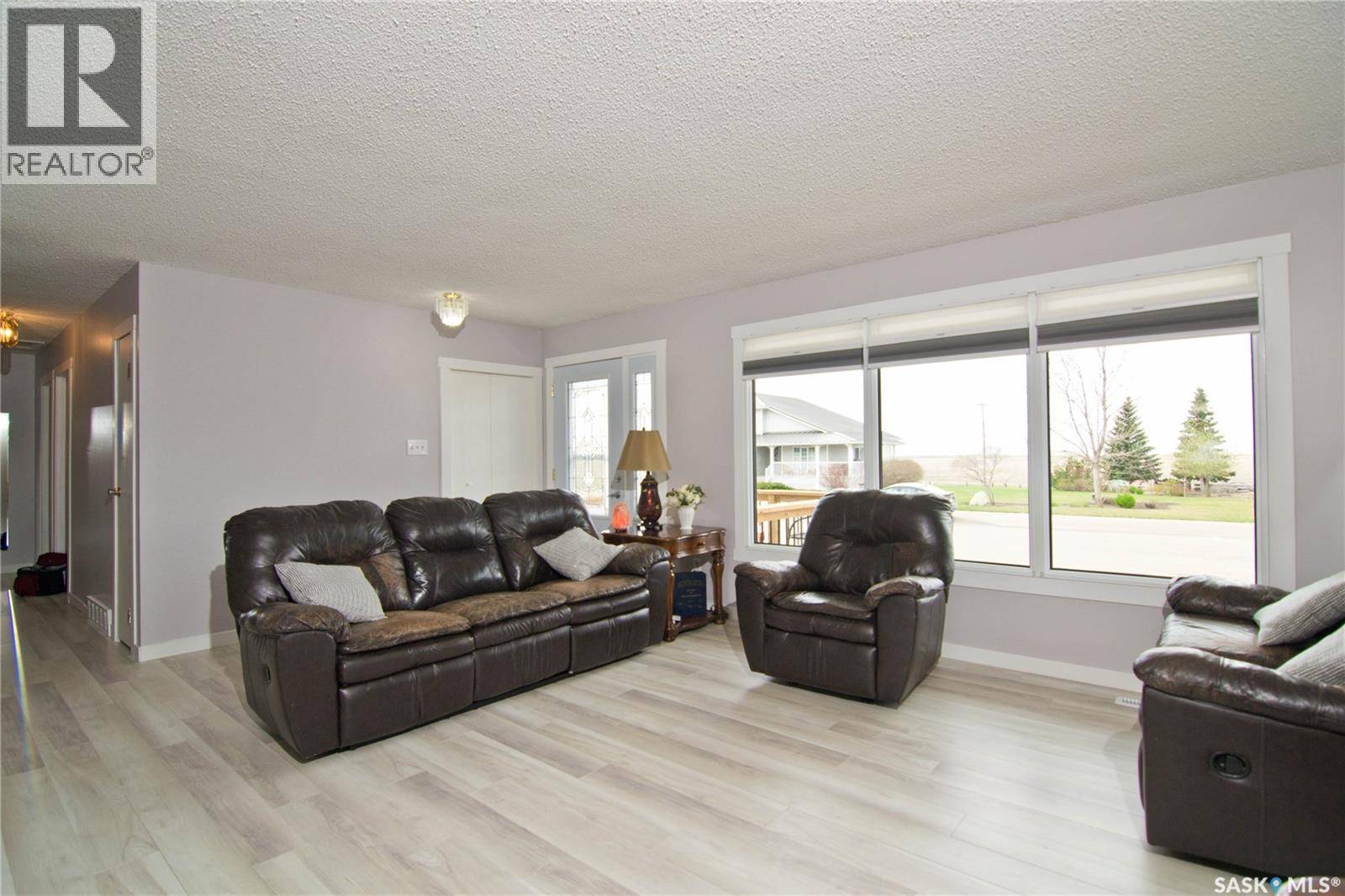 Montmartre Rm No. 126, SK S0G3M0,403 2nd AVENUE W