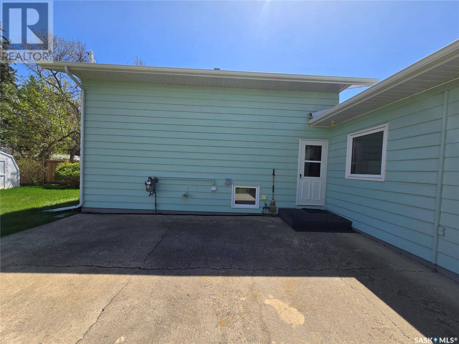 Swift Current, SK S9H2X5,427 15th AVENUE NE