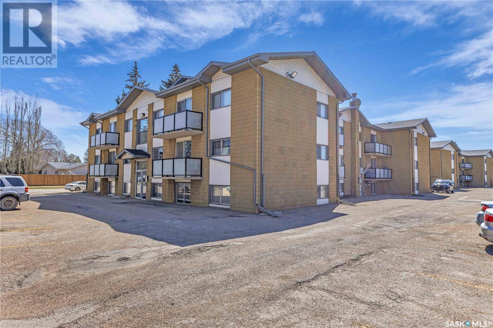 Saskatoon, SK S7K1E3,79 3 Columbia DRIVE