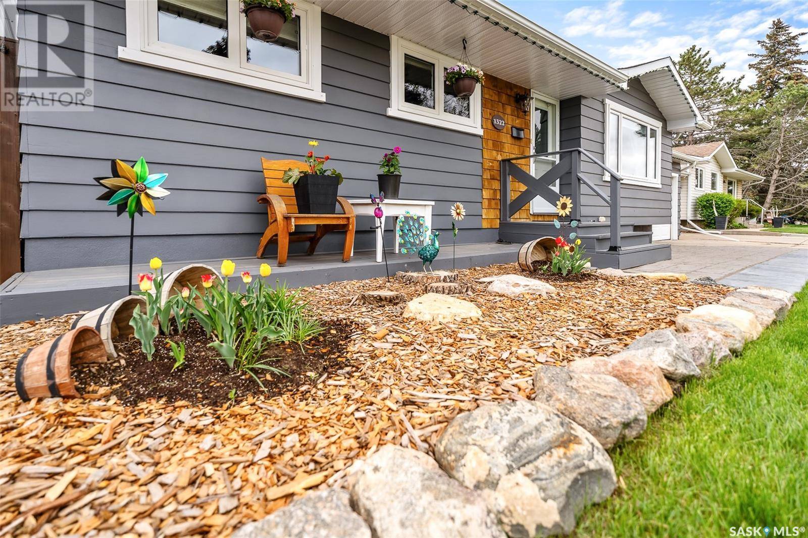 Moose Jaw, SK S6H3G2,1322 King CRESCENT