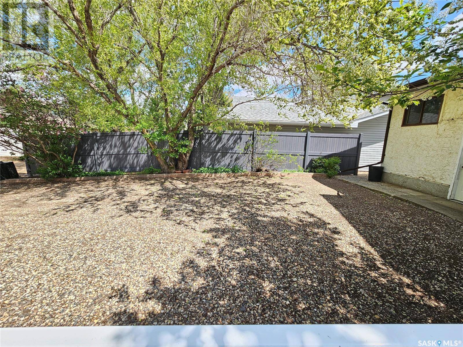 Moose Jaw, SK S6H6S9,1312 Princess CRESCENT