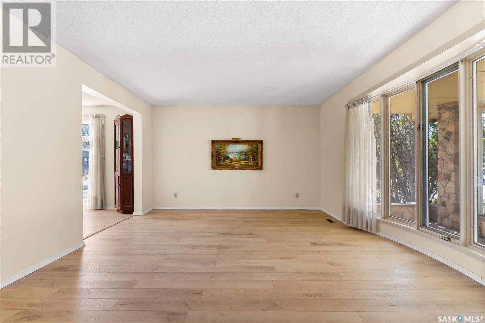 Regina, SK S4S3Y9,4221 Hillsdale STREET
