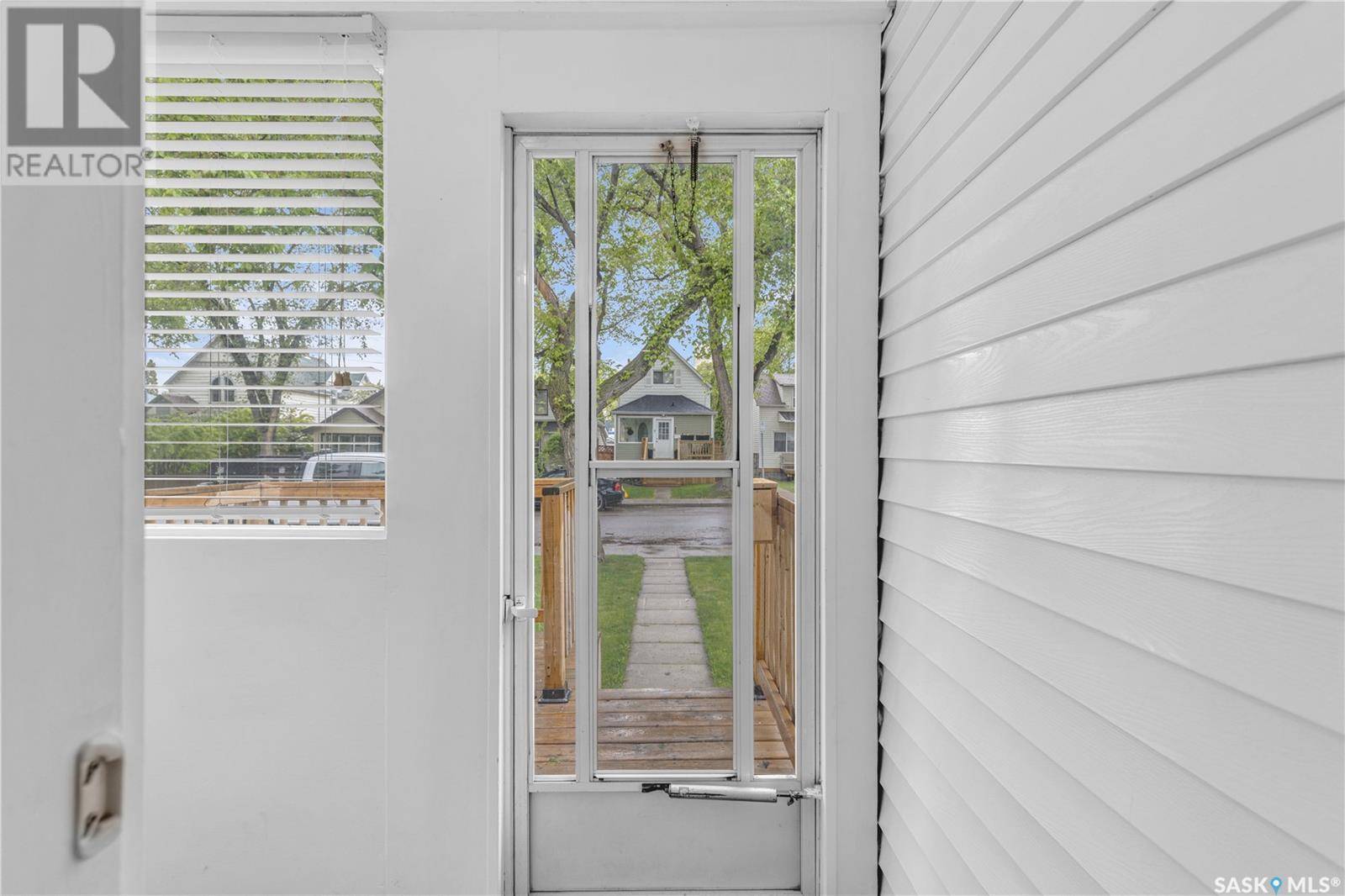 Saskatoon, SK S7K2N6,924 4th AVENUE N