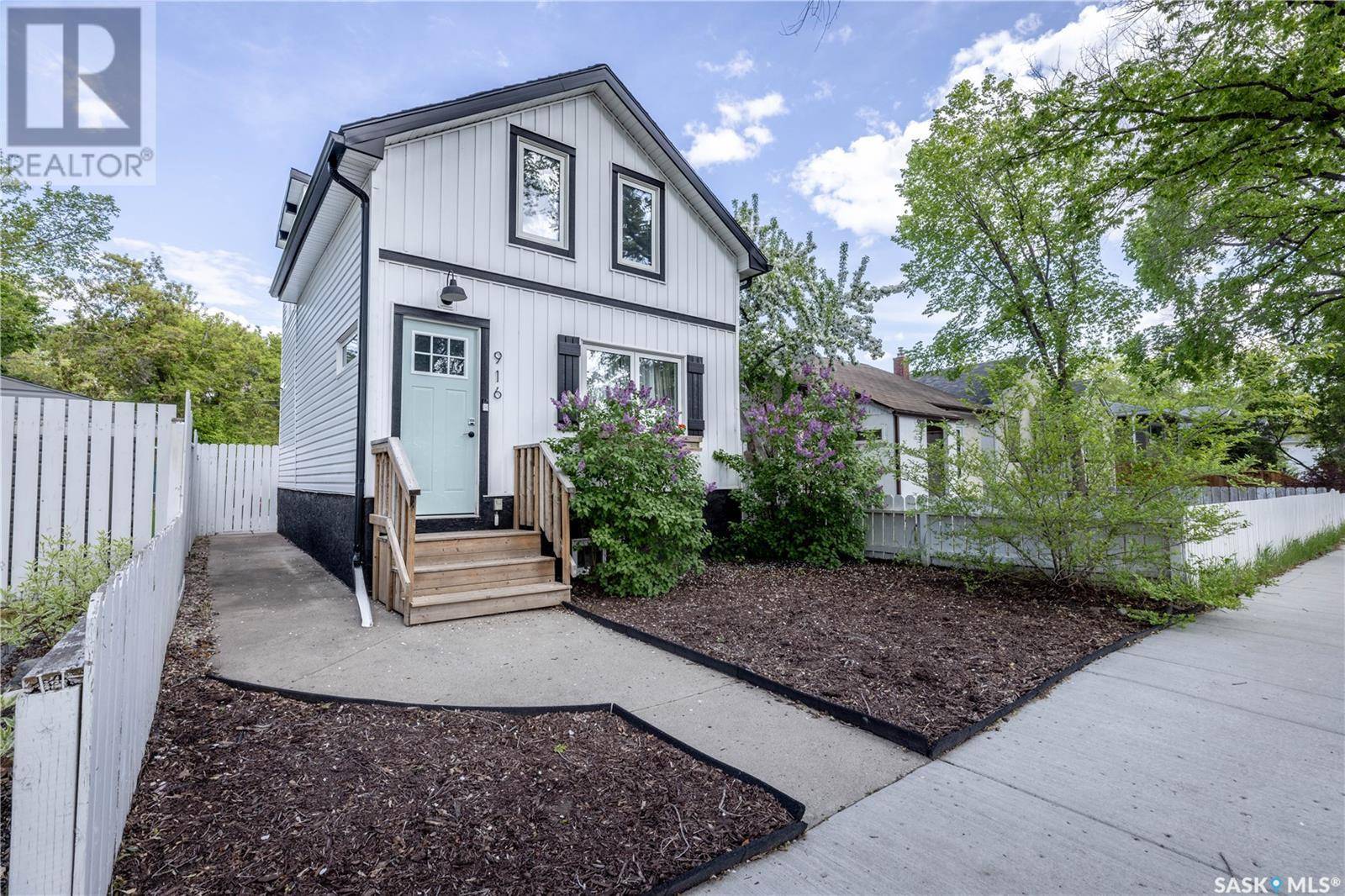 Saskatoon, SK S7M2G1,916 K AVENUE S