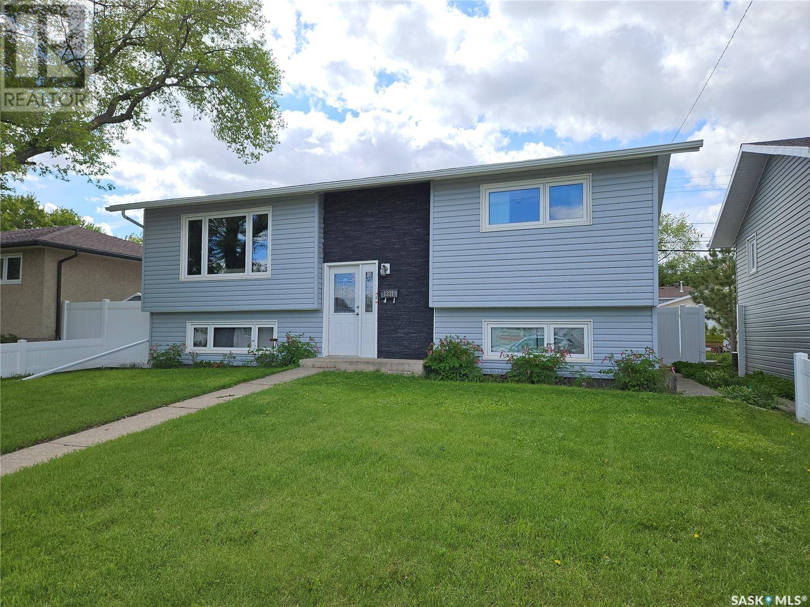 Moose Jaw, SK S6H5G9,1331 Coteau STREET W