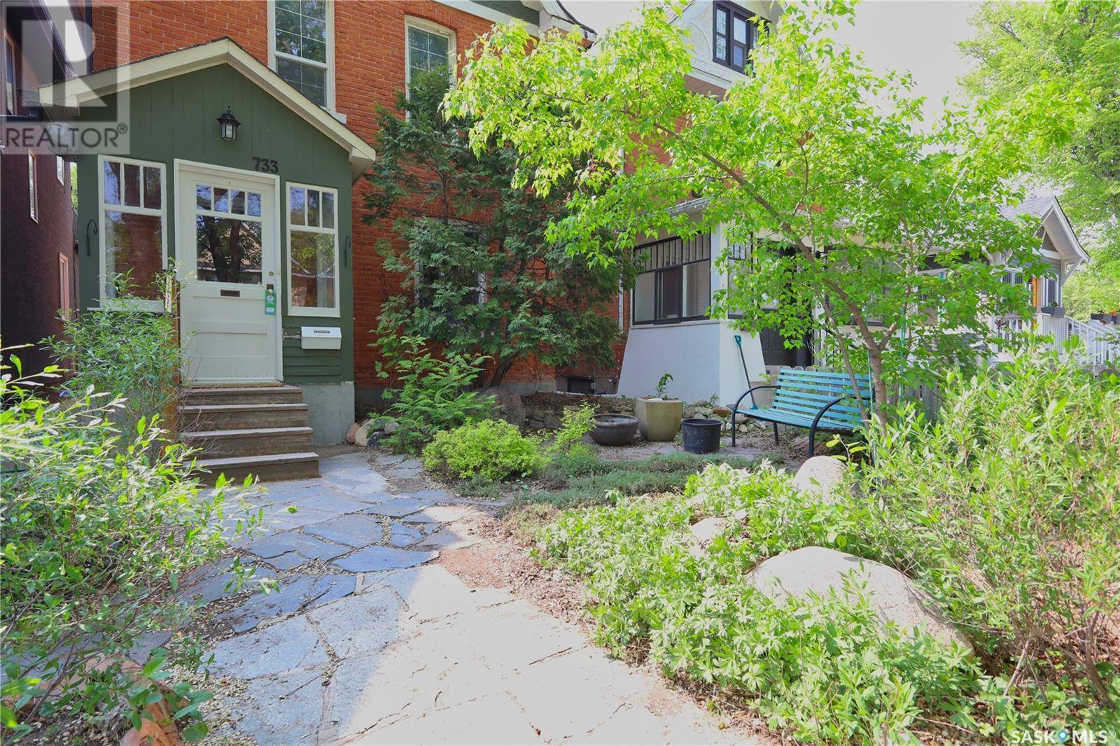Saskatoon, SK S7K2S8,733 6th AVENUE N