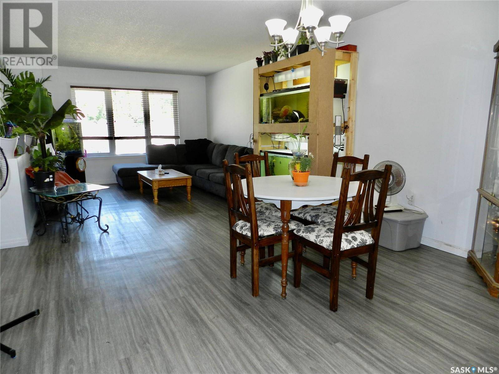 Moose Jaw, SK S6H0J1,907 Ominica STREET E