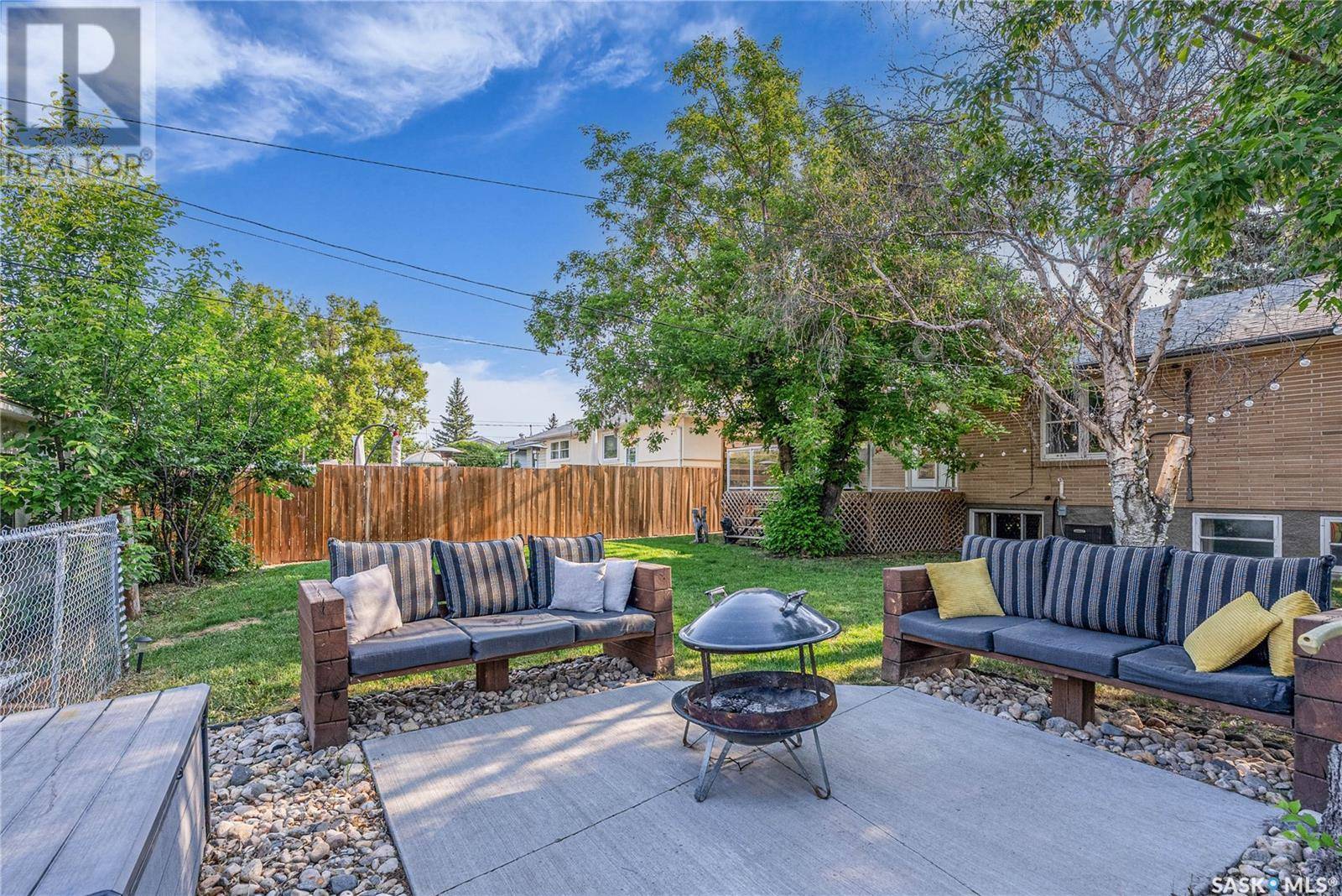 Saskatoon, SK S7J1L9,2318 Clarence AVENUE S