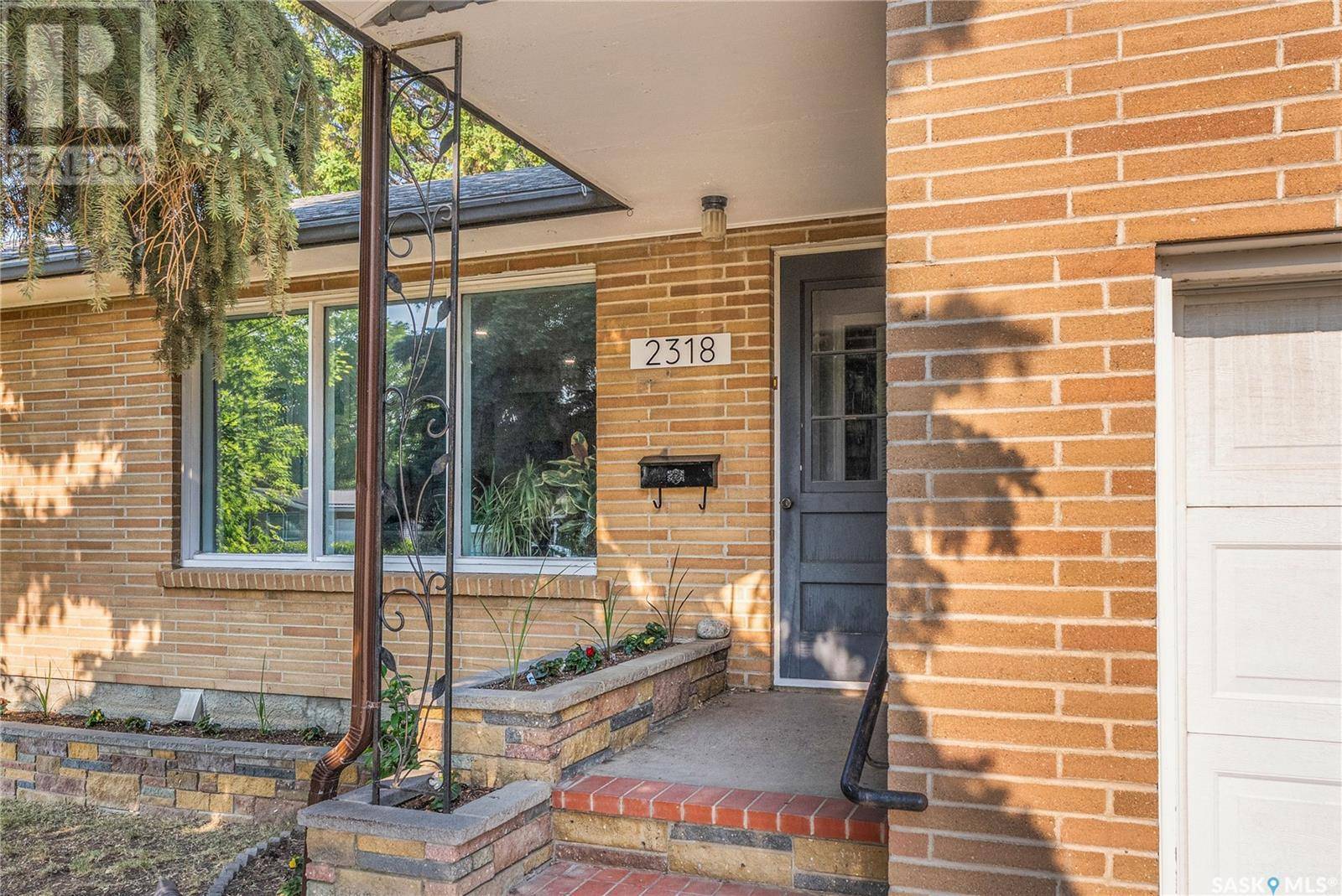 Saskatoon, SK S7J1L9,2318 Clarence AVENUE S