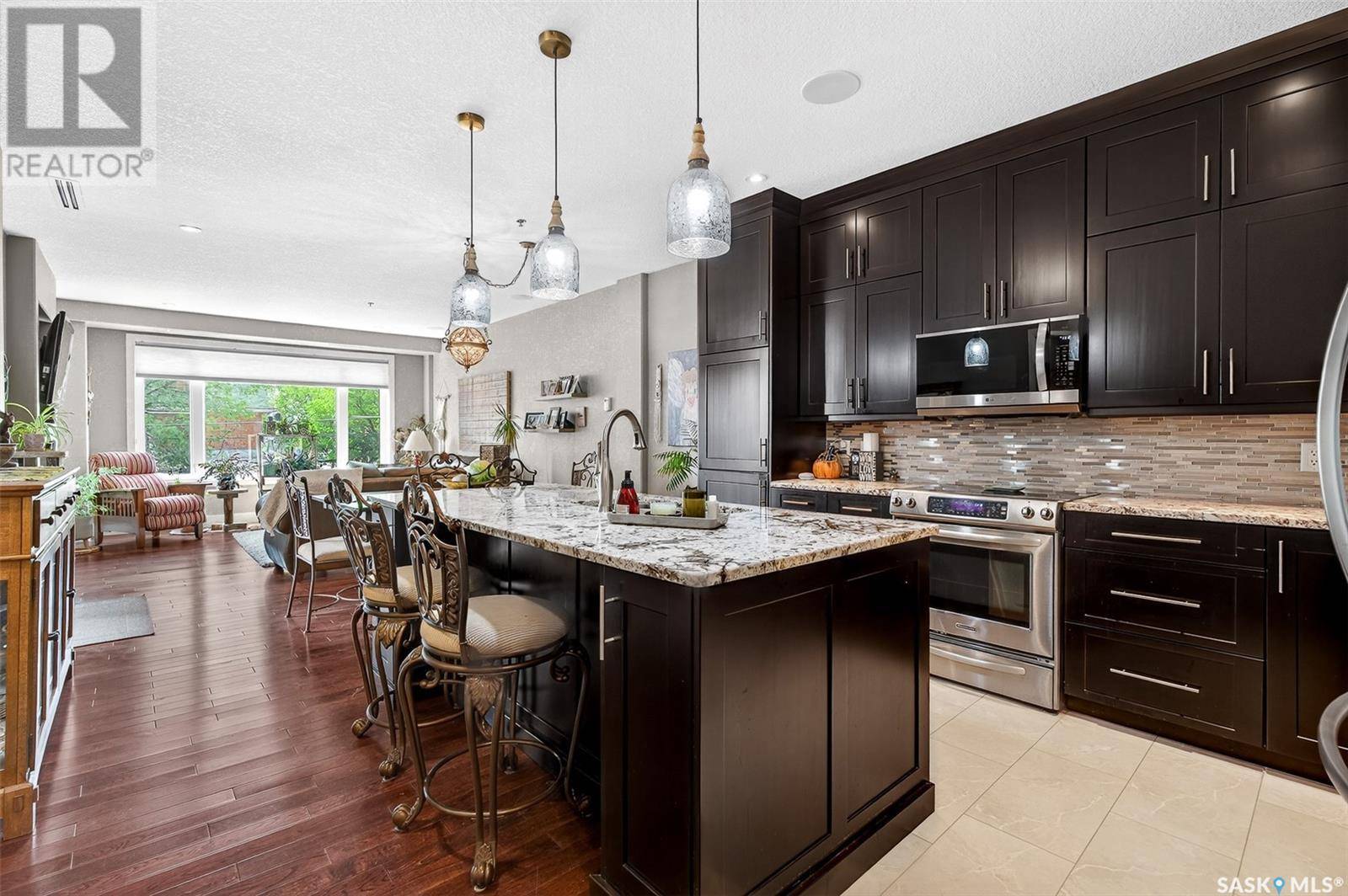 Moose Jaw, SK S6H0E1,206 205 Fairford STREET E