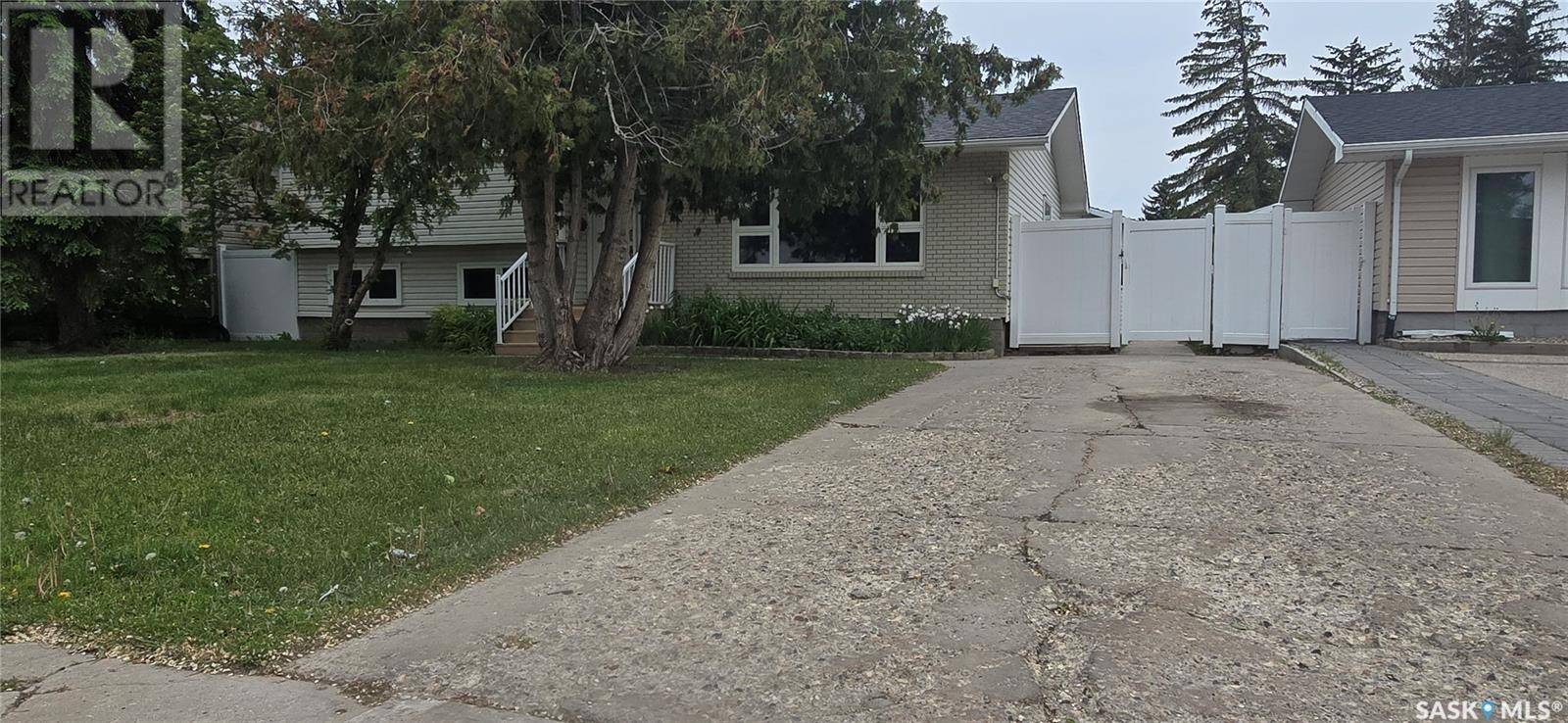 Regina, SK S4S5Y1,4623 Queen STREET