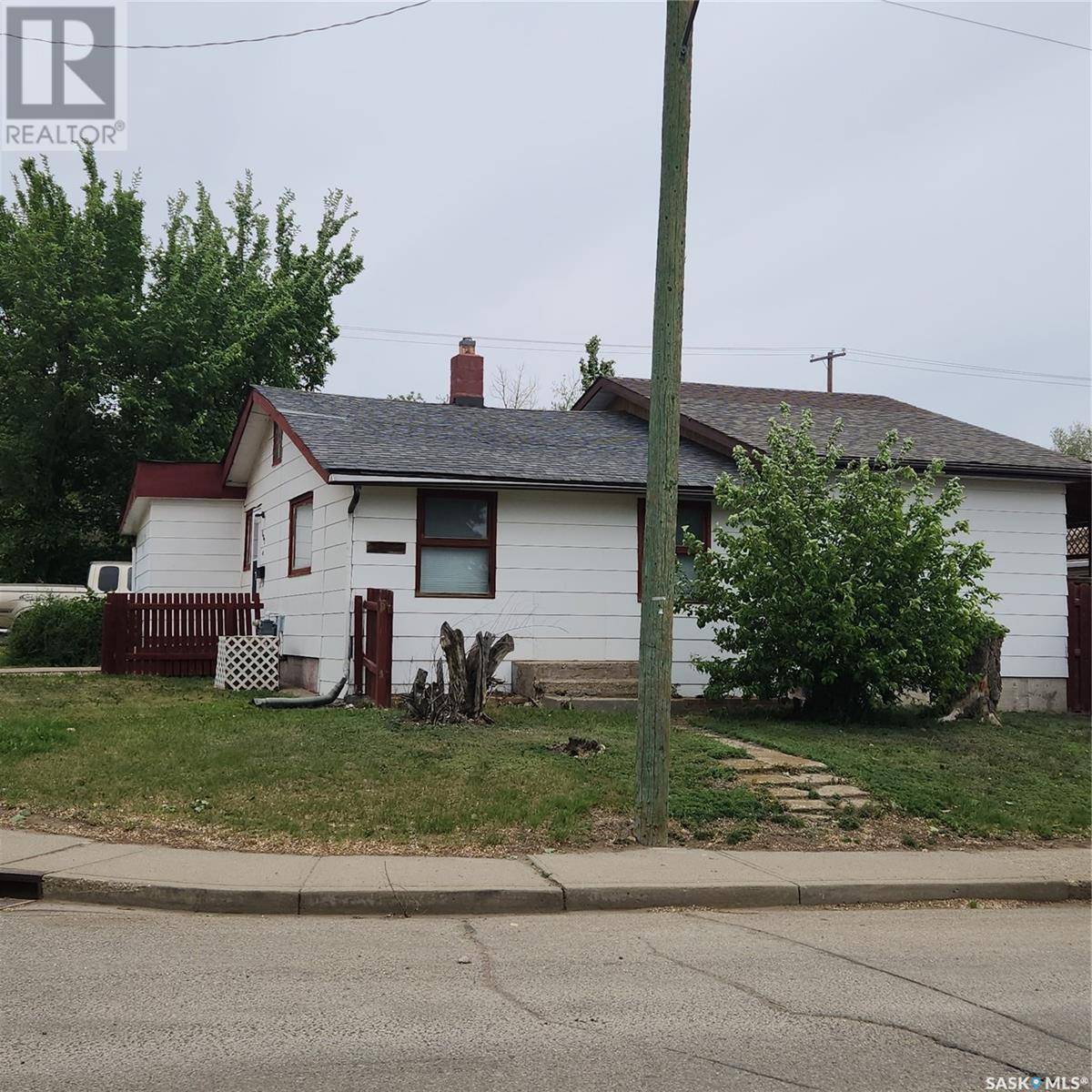 Moose Jaw, SK S6H0G4,802 Fairford STREET E