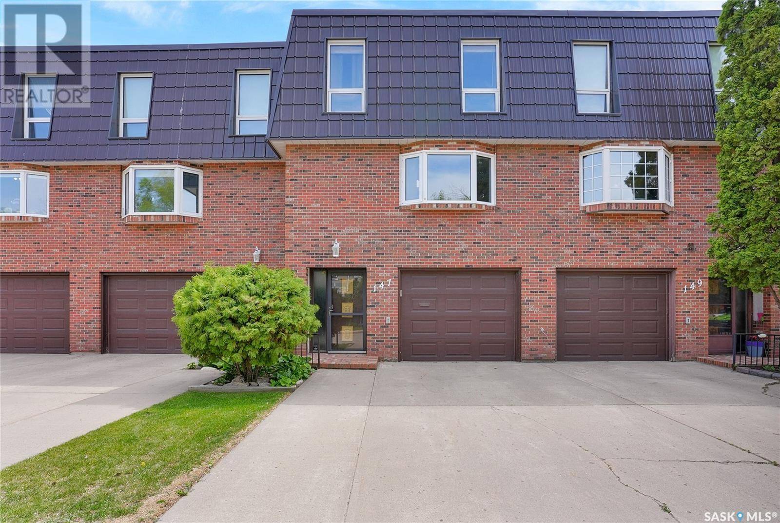 Moose Jaw, SK S6H2G2,147 Hochelaga STREET W