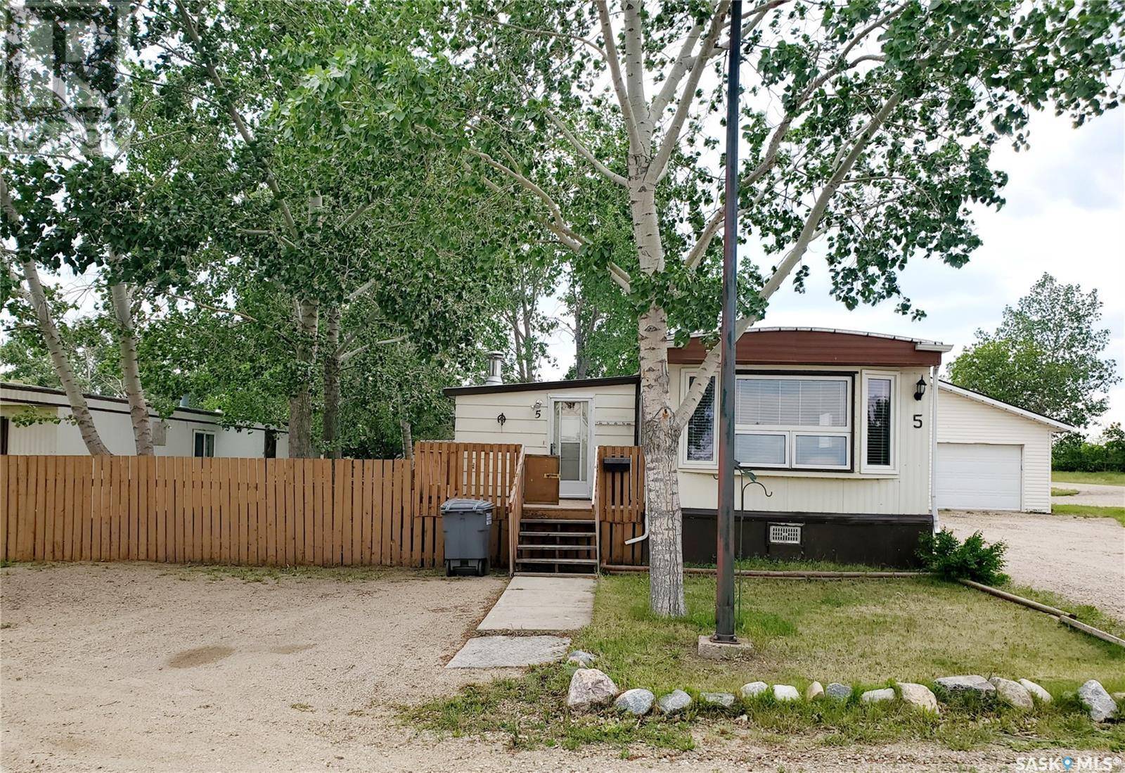 Swift Current, SK S9H3X6,5 Prairie Sun COURT