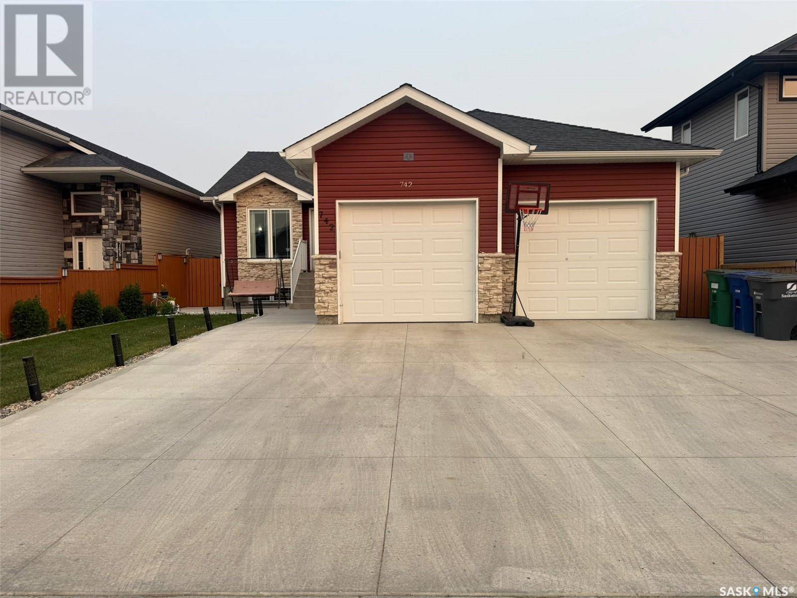 Saskatoon, SK S7R0H2,742 Hargreaves CRESCENT