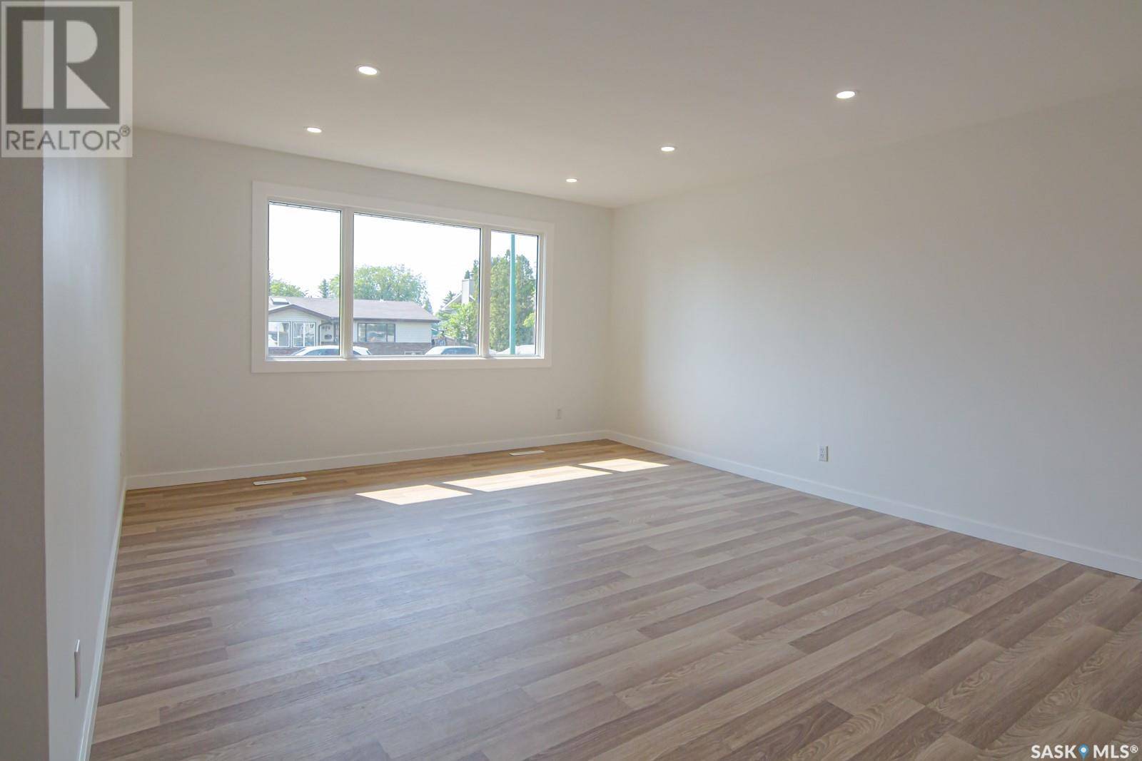 Saskatoon, SK S7J2E6,2609 Woodward AVENUE