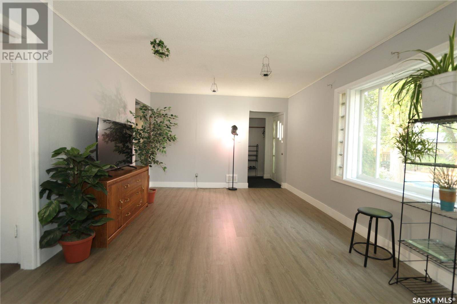 Regina, SK S4T3T9,854 Mctavish STREET