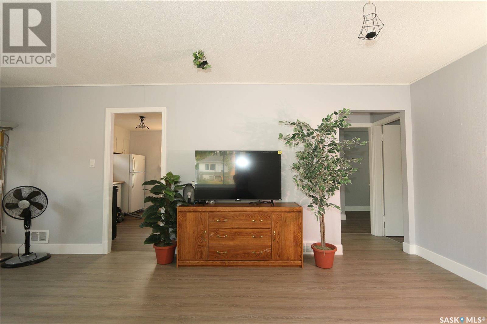 Regina, SK S4T3T9,854 Mctavish STREET
