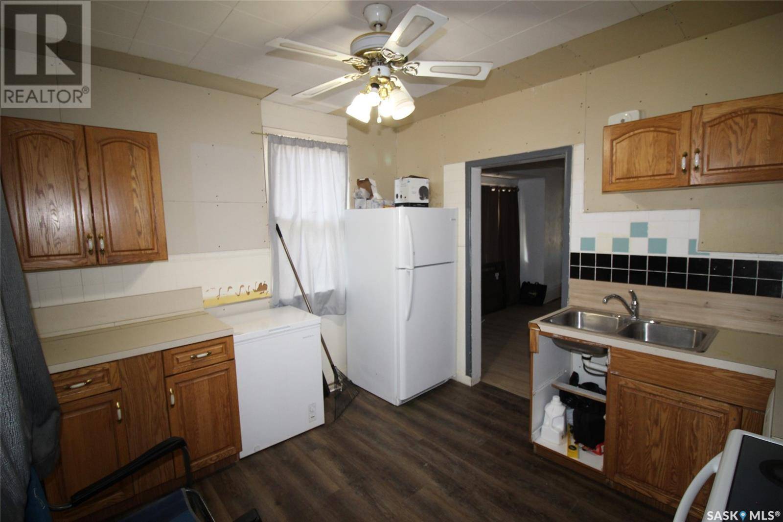Shaunavon, SK S0N2M0,564 1st STREET W