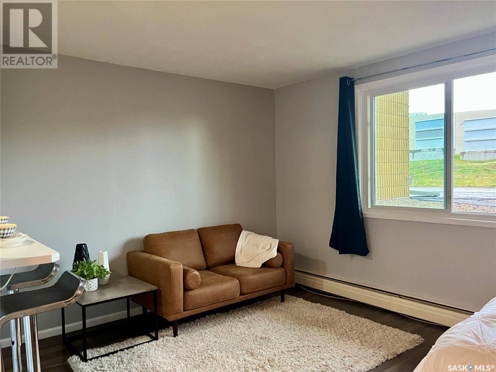 Saskatoon, SK S7K1E3,81 3 COLUMBIA DRIVE