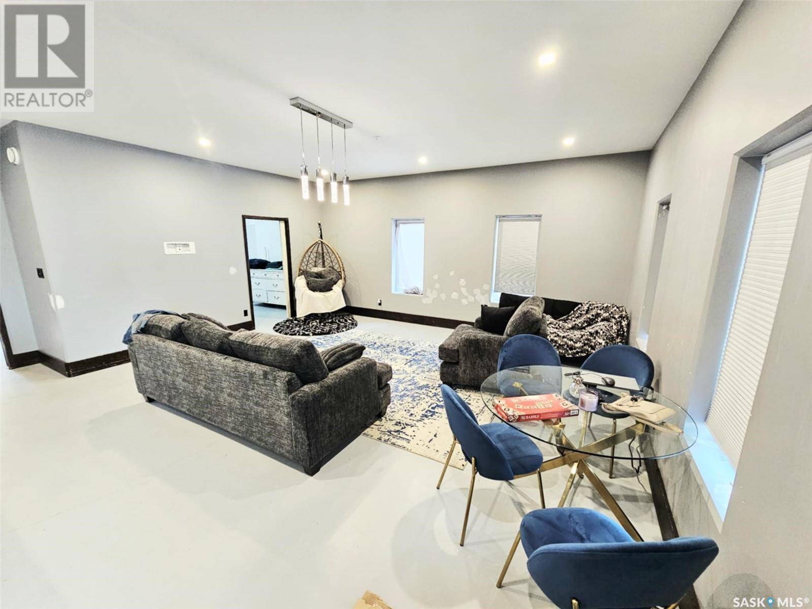 Yorkton, SK S3N1X2,347 Maple AVENUE