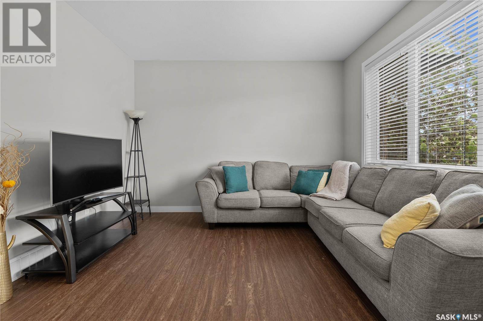 Regina, SK S4W0P7,4398 James Hill ROAD