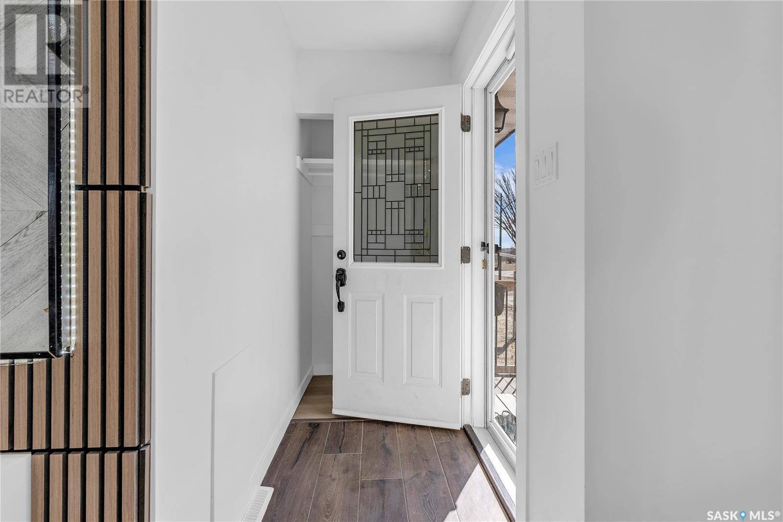 Saskatoon, SK S7M3B4,518 T AVENUE S