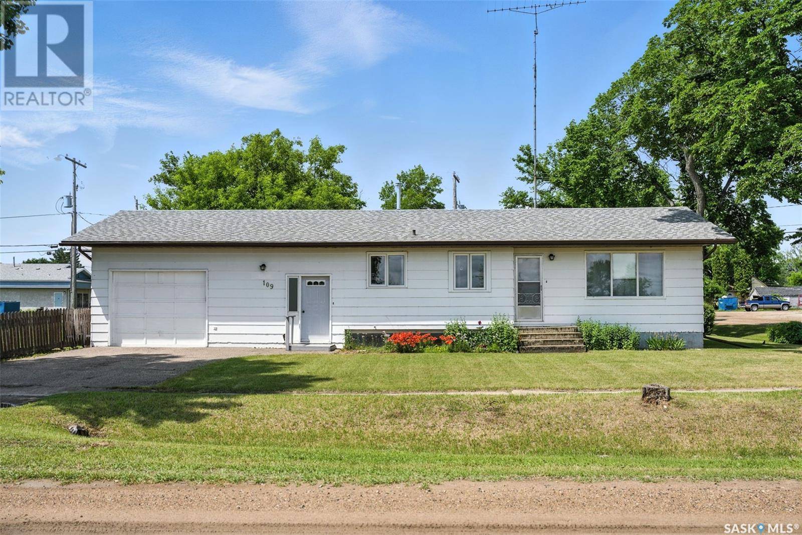 Simpson, SK S0G4M0,109 Railway AVENUE N
