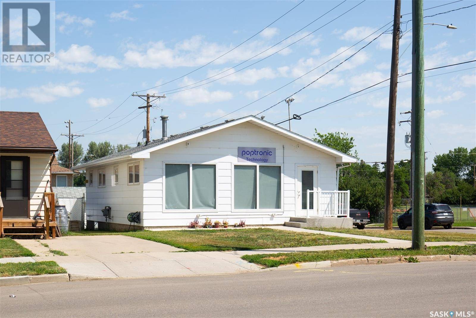 Moose Jaw, SK S6H0L5,604 3rd AVENUE NE