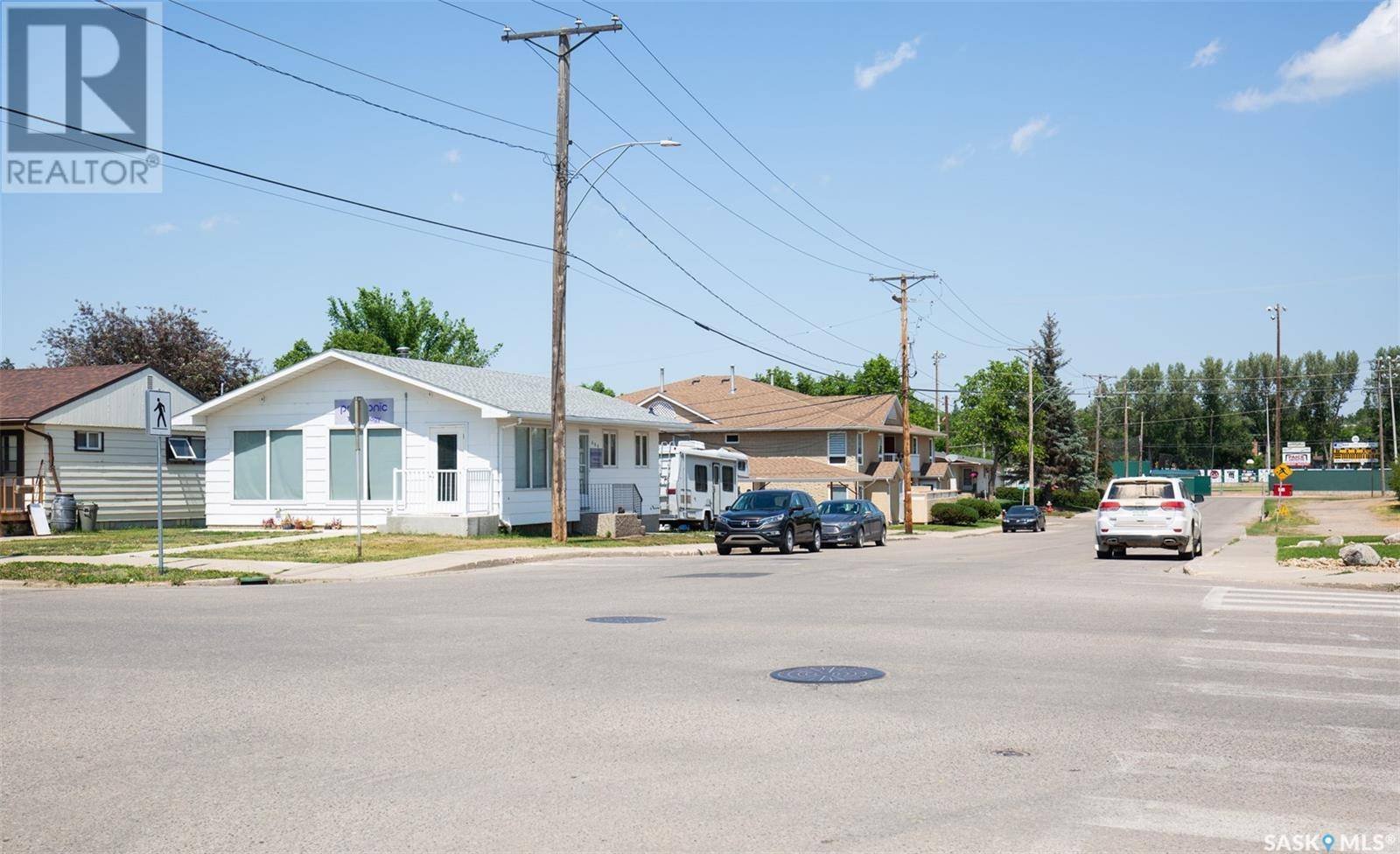 Moose Jaw, SK S6H0L5,604 3rd AVENUE NE