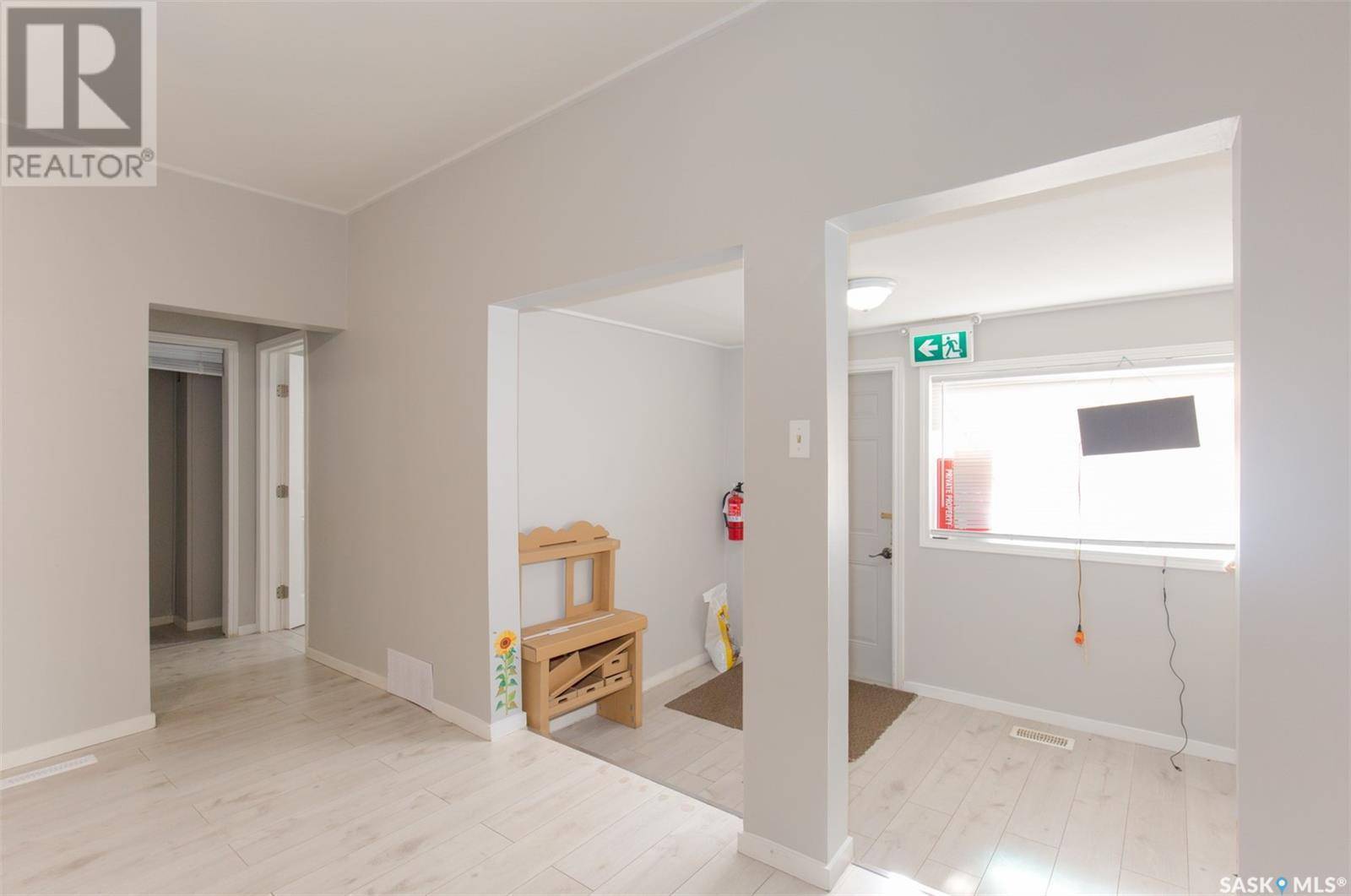 Moose Jaw, SK S6H0L8,452 Athabasca STREET E