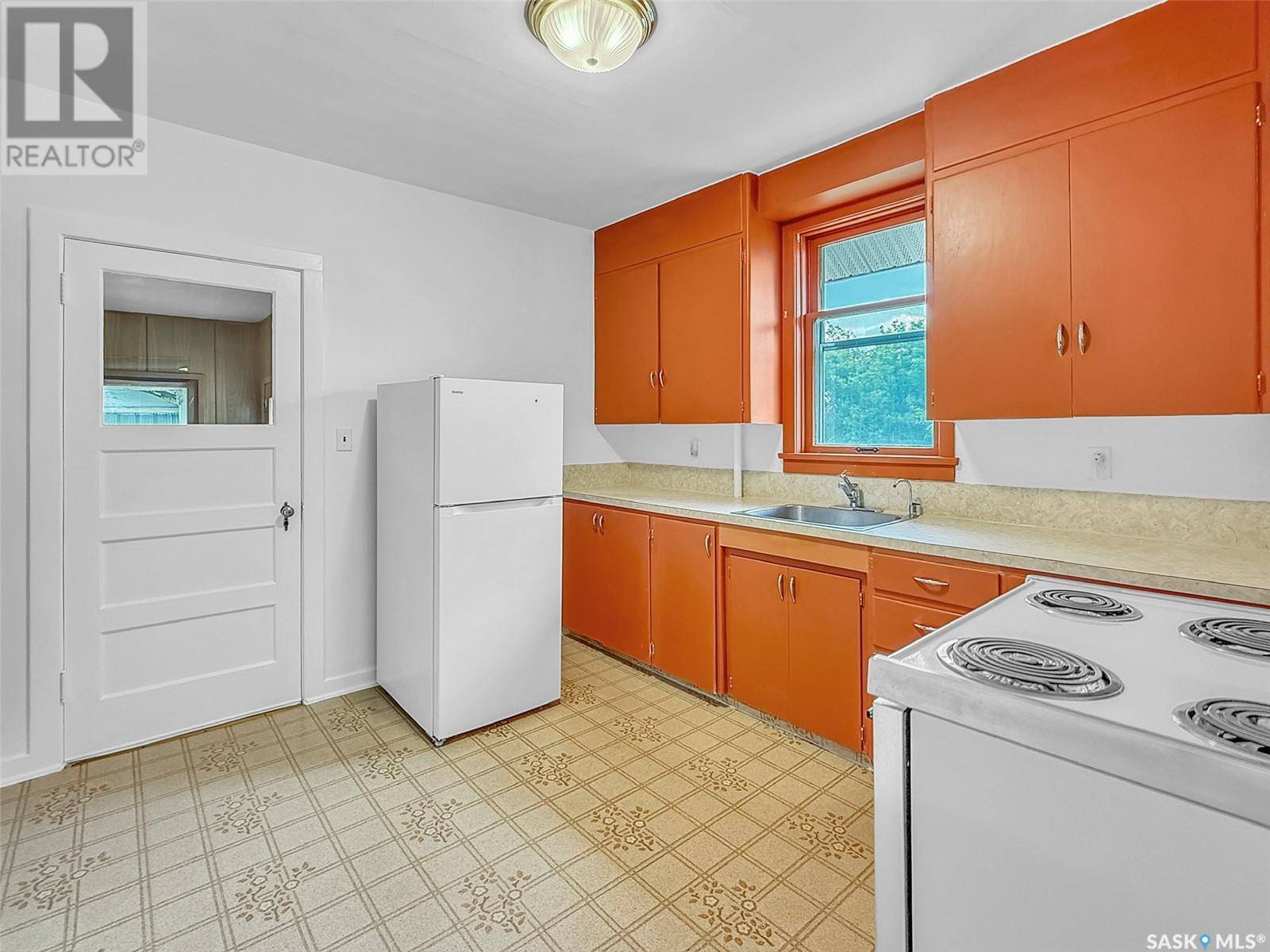 Swift Current, SK S9H0V5,501 4th AVENUE NW