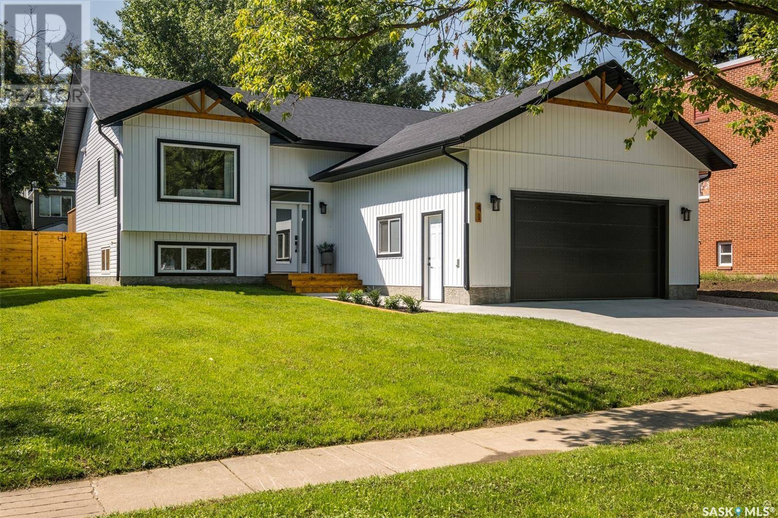 Prince Albert, SK S6V1J1,41 19th STREET E